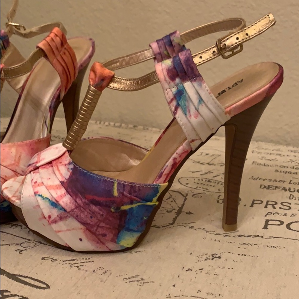 Splash of color heel